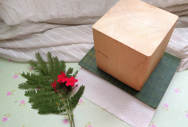 ייבוש פרחים יש להניח משהו כבד