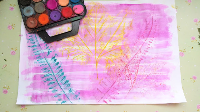 פעילות ויצירה בסוכות משחקים בעלים וצבעי מיםסוכות