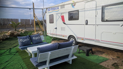 קארוונים בחוף בצת