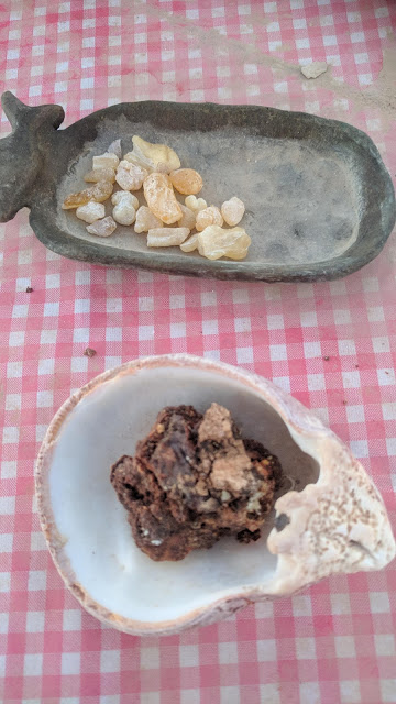 גבישי מור ולבונה