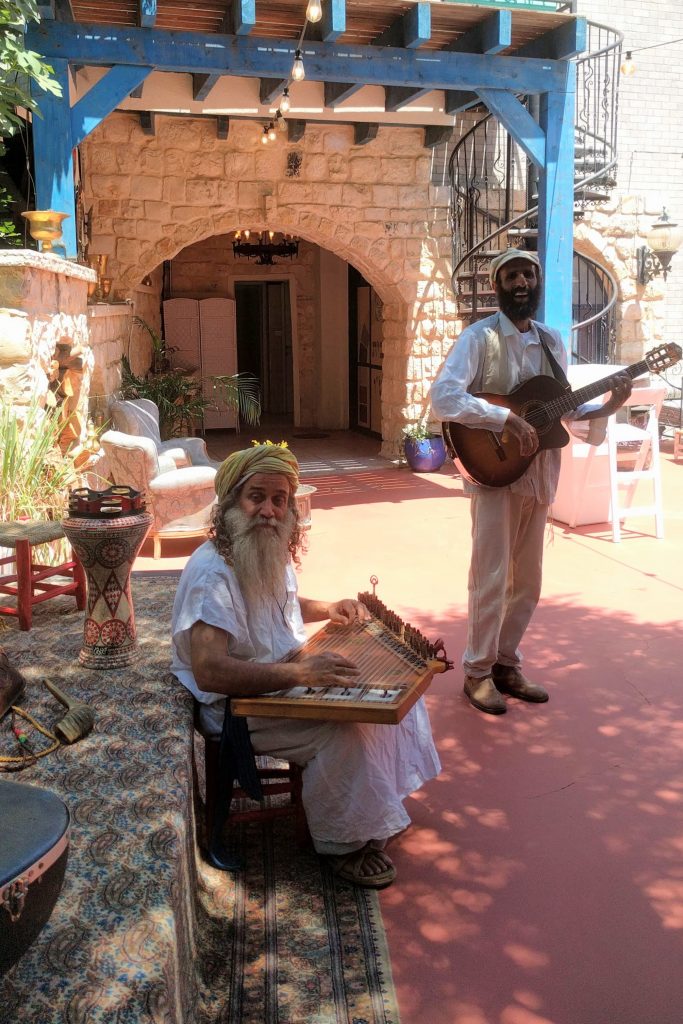 הבית בט"ו להקת הבית