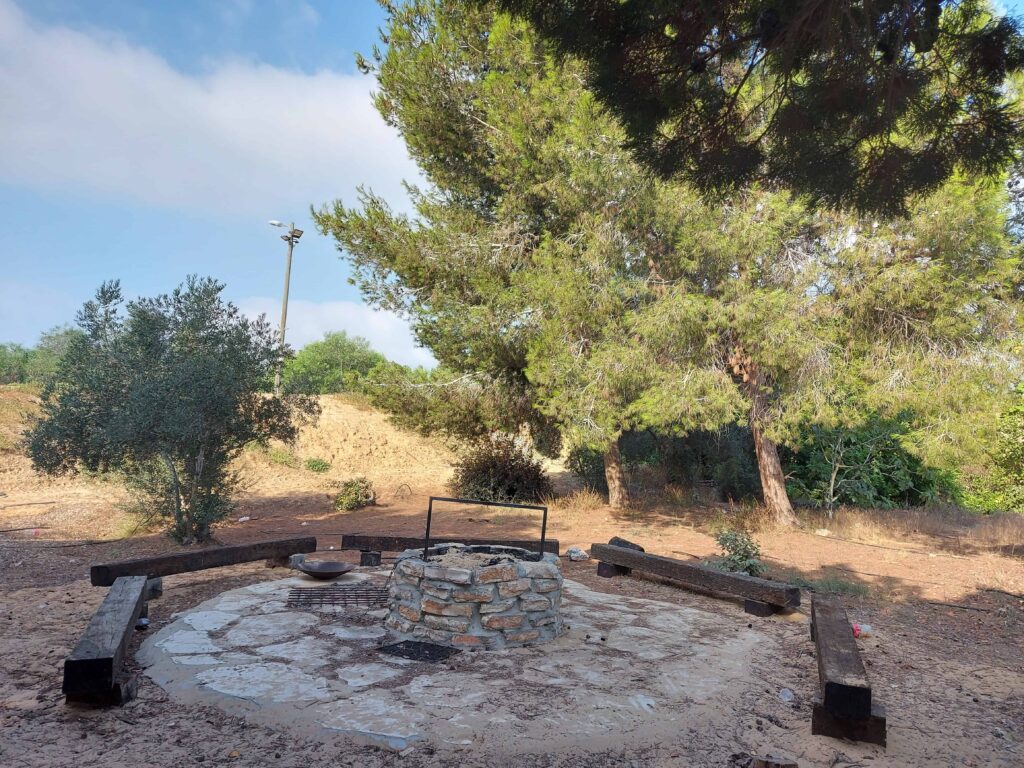 נתיב העשרה פינת הזולה בכניסה למושב