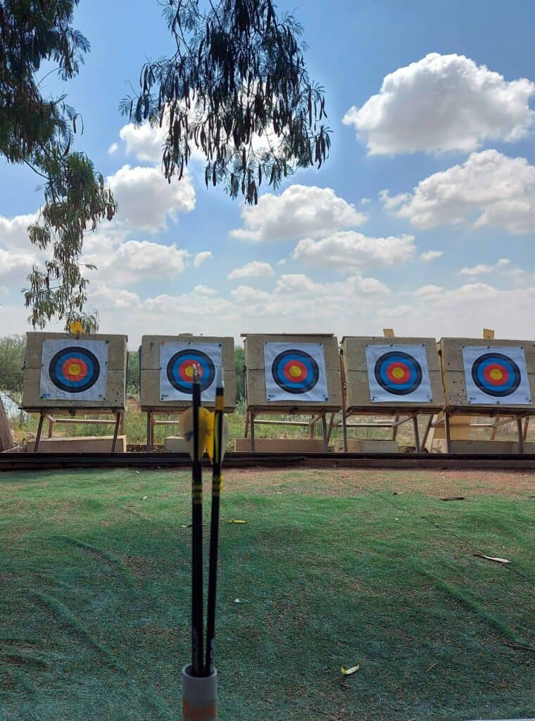 טיול בארץ - מתחם הירי בחץ וקשת בכוכב מיכאל