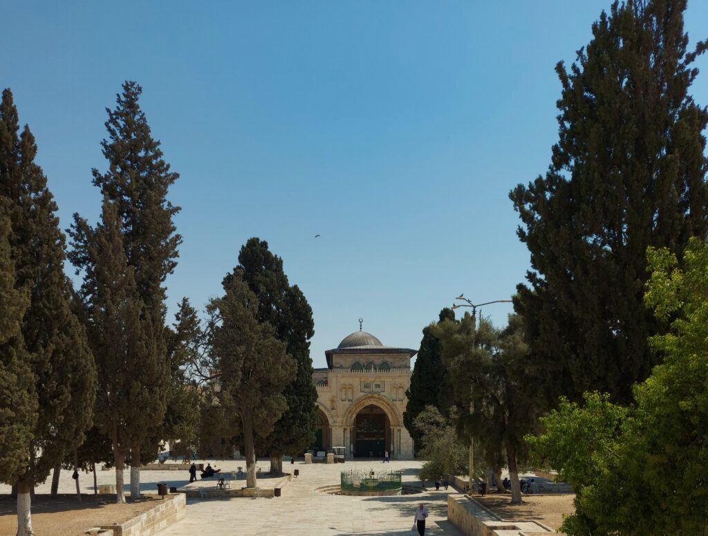 מסגד אל אקצא והכוס לשטיפת הרגליים