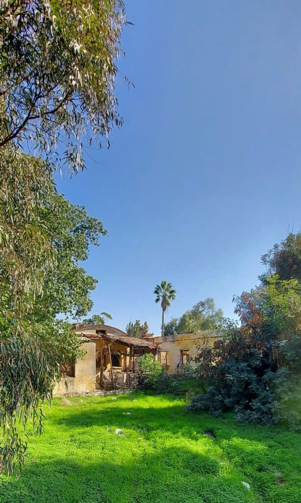 פרדס חנה פינת כרכור מבנים בריטים