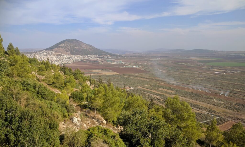 אטרקציות בעמק יזרעל תצפית לכיוון העמק מיער בית קשת